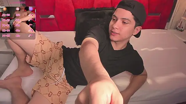 Snapshot of Brat_ chatting on February 10, 5:33 am Brat online show from February 10, 5:33 am