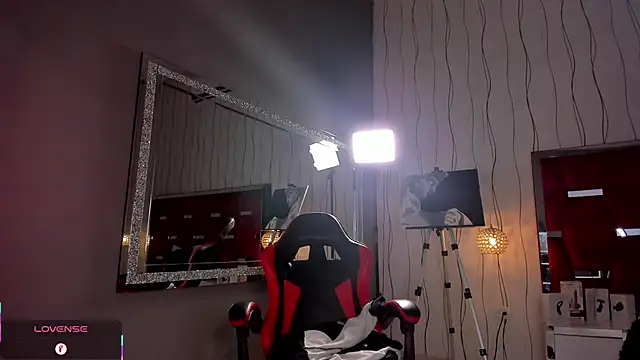 Brat  online show from March 4, 7:53 pm