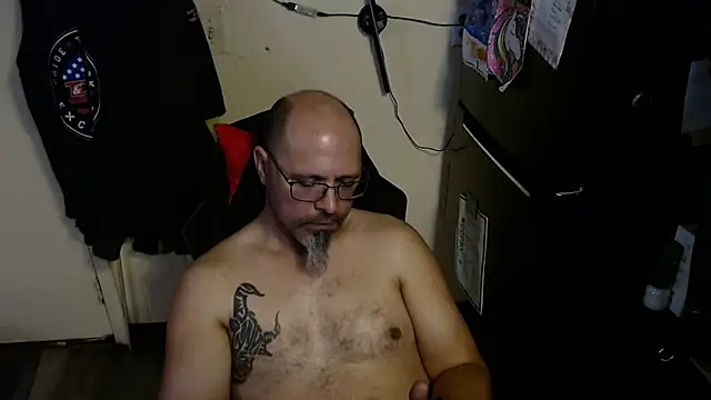 KrazyLegz online show from April 2, 12:47 pm