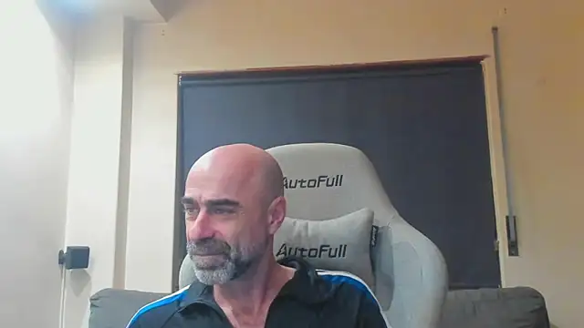 Snapshot of Bicopflirt chatting on February 17, 12:40 am Bicopflirt online show from February 17, 12:40 am