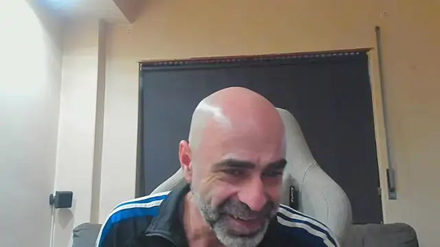 Snapshot of Bicopflirt chatting on February 18, 4:36 pm Bicopflirt online show from February 18, 4:36 pm