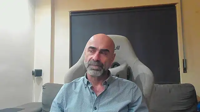 Snapshot of Bicopflirt chatting on February 25, 12:53 am Bicopflirt online show from February 25, 12:53 am