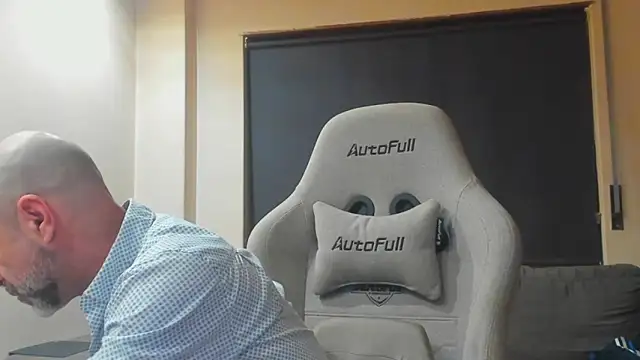 Snapshot of Bicopflirt chatting on February 27, 3:39 am Bicopflirt online show from February 27, 3:39 am