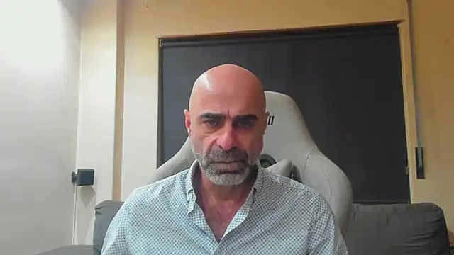 Snapshot of Bicopflirt chatting on March 1, 6:43 pm Bicopflirt online show from March 1, 6:43 pm