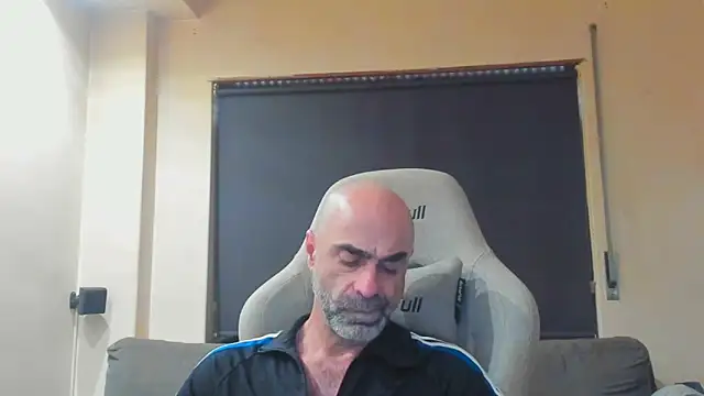 Snapshot of Bicopflirt chatting on March 5, 1:51 pm Bicopflirt online show from March 5, 1:51 pm