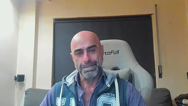 Snapshot of Bicopflirt chatting on March 6, 2:08 am Bicopflirt online show from March 6, 2:08 am