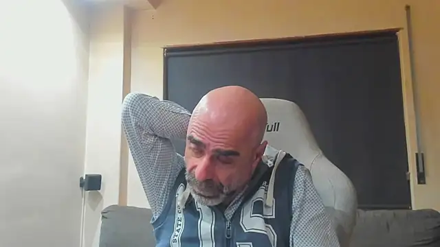 Snapshot of Bicopflirt chatting on March 12, 12:50 am Bicopflirt online show from March 12, 12:50 am