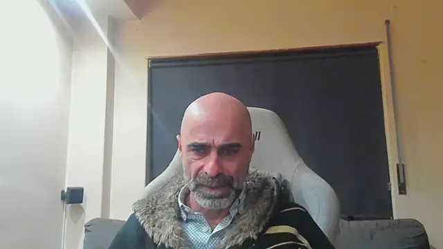 Snapshot of Bicopflirt chatting on March 20, 12:48 am Bicopflirt online show from March 20, 12:48 am