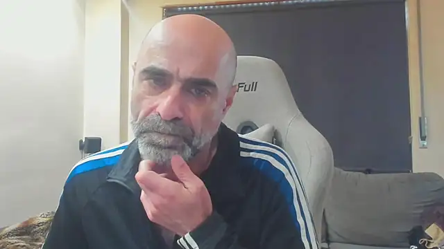 Snapshot of Bicopflirt chatting on March 21, 11:15 am Bicopflirt online show from March 21, 11:15 am