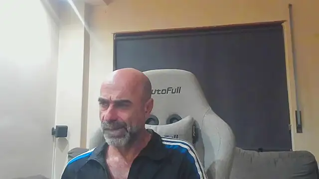 Snapshot of Bicopflirt chatting on March 22, 12:47 am Bicopflirt online show from March 22, 12:47 am