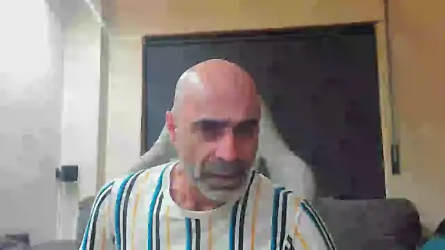 Snapshot of Bicopflirt chatting on March 22, 11:19 pm Bicopflirt online show from March 22, 11:19 pm