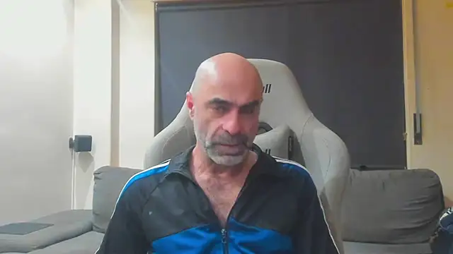 Snapshot of Bicopflirt chatting on March 23, 11:53 pm Bicopflirt online show from March 23, 11:53 pm