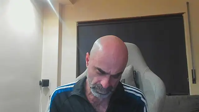 Snapshot of Bicopflirt chatting on March 30, 11:17 pm Bicopflirt online show from March 30, 11:17 pm