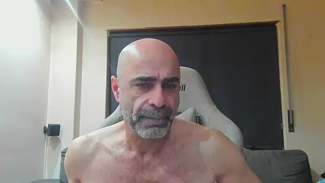 Snapshot of Bicopflirt chatting on April 4, 1:37 am Bicopflirt online show from April 4, 1:37 am