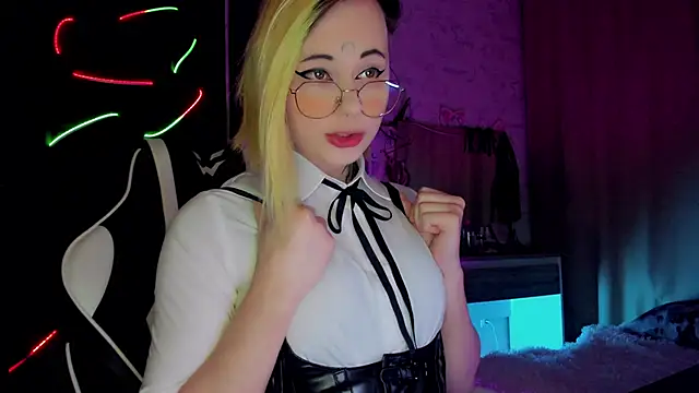 snake  bites online show from October 9, 8:40 pm