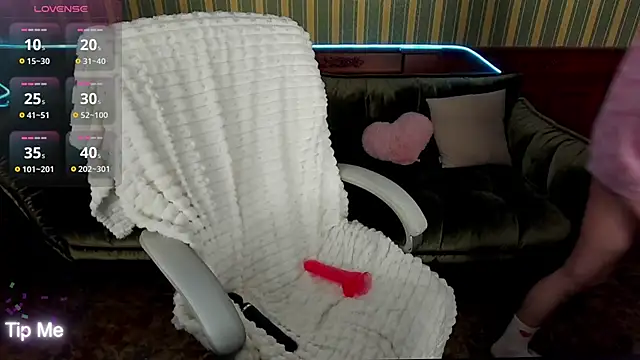 Snapshot of MilaSecrett chatting on December 11, 5:37 pm MilaSecrett online show from December 11, 5:37 pm
