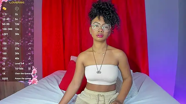 EmmaSmith06 online show from December 18, 5:08 pm