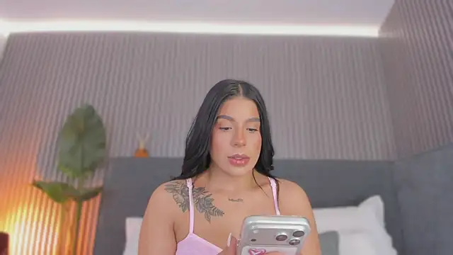 Snapshot of emelie_89 chatting on March 3, 11:49 am emelie 89 online show from March 3, 11:49 am