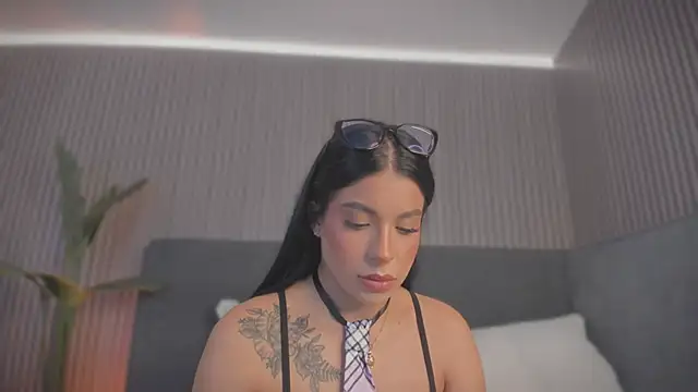 Snapshot of emelie_89 chatting on March 13, 12:01 pm emelie 89 online show from March 13, 12:01 pm