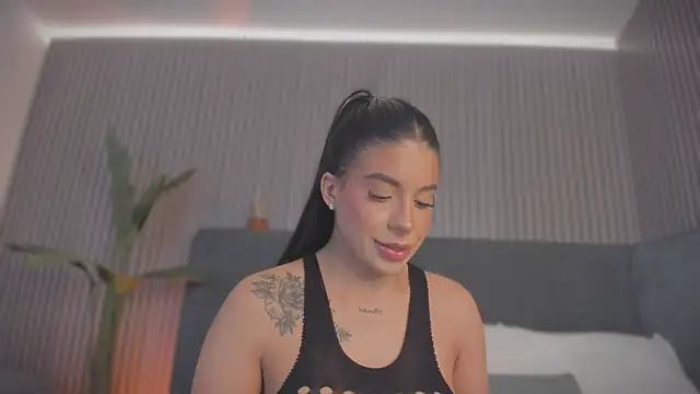 Snapshot of emelie_89 chatting on March 14, 11:59 am emelie 89 online show from March 14, 11:59 am