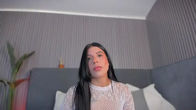 Snapshot of emelie_89 chatting on July 6, 12:13 pm emelie 89 online show from July 6, 12:13 pm