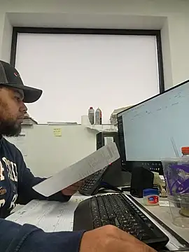 redtitan2106 online show from April 3, 3:10 pm