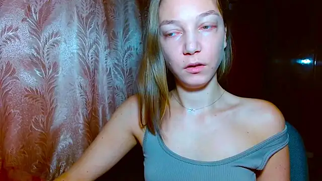 EmillyPlay online show from December 5, 6:33 am