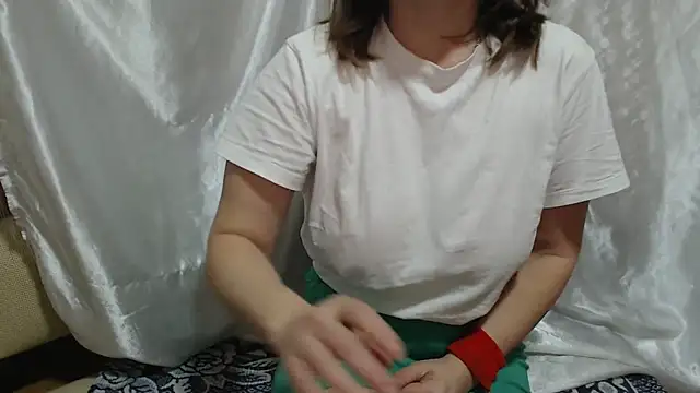 Burberrry  online show from February 13, 4:52 am