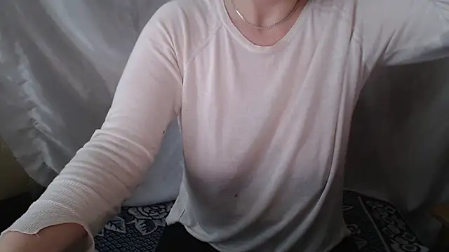 Burberrry  online show from April 26, 3:21 pm