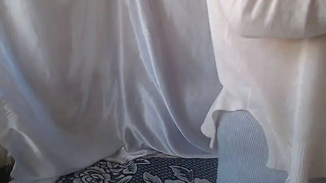 Burberrry  online show from May 3, 4:40 am
