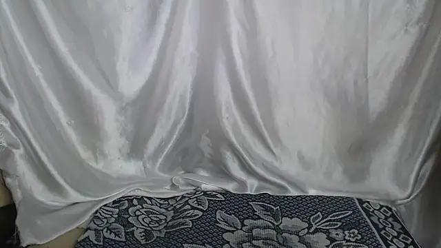 Burberrry  online show from May 4, 7:43 pm