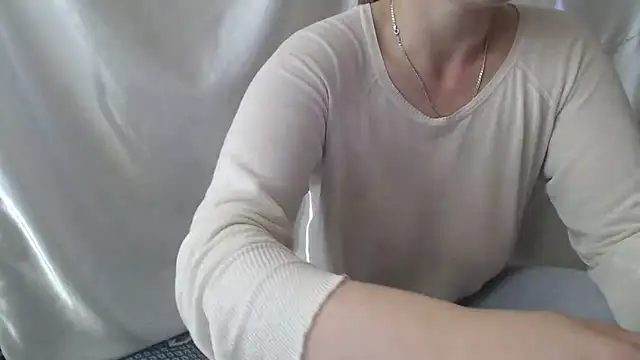 Burberrry  online show from May 6, 4:01 pm