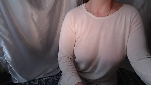Burberrry  online show from May 7, 4:23 pm