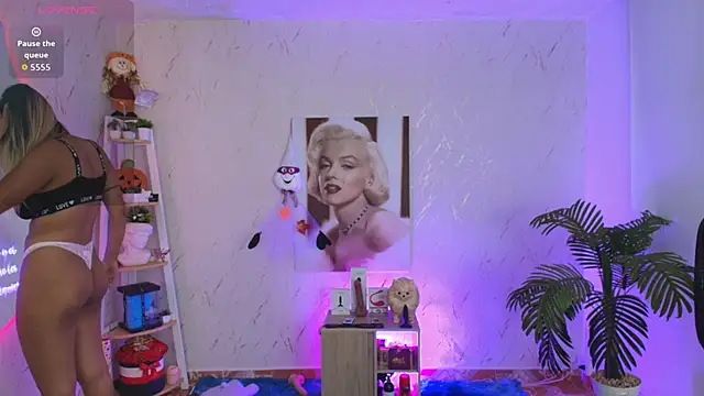 Snapshot of SALOOMEE__ chatting on March 9, 10:52 am SALOOMEE online show from March 9, 10:52 am