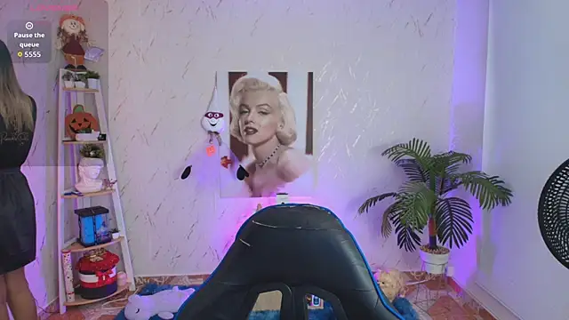 Snapshot of SALOOMEE__ chatting on March 20, 11:15 am SALOOMEE online show from March 20, 11:15 am