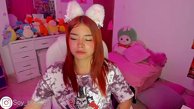 Snapshot of bonnie_moon chatting on December 10, 1:54 am bonnie moon online show from December 10, 1:54 am