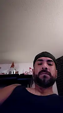 Snapshot of Forbidden_daddy chatting on December 18, 8:20 am Forbidden daddy online show from December 18, 8:20 am