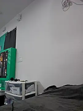 Snapshot of Iliketocooksquirt25 chatting on October 25, 6:54 am Iliketocooksquirt25 online show from October 25, 6:54 am