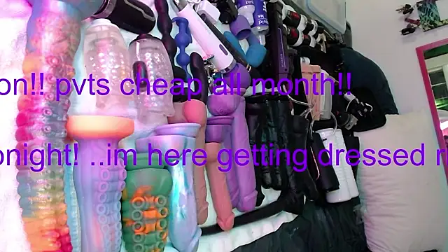 famousALYX online show from February 8, 7:56 am