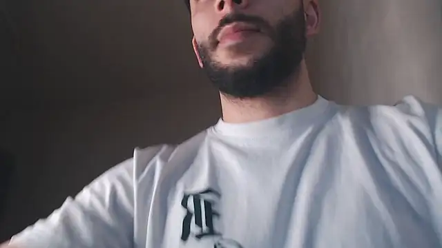 Snapshot of henryaxe chatting on March 2, 2:14 am henryaxe online show from March 2, 2:14 am