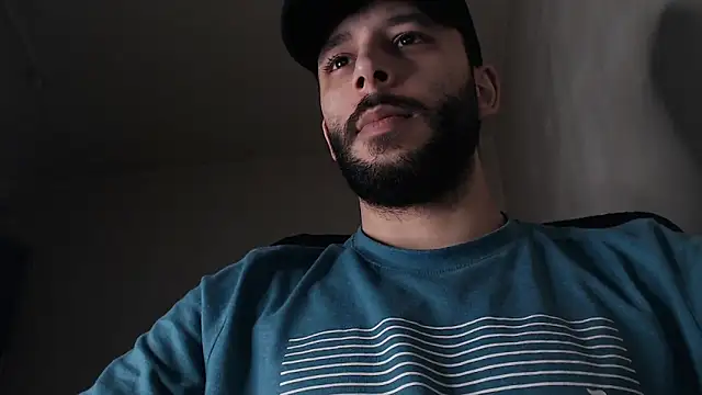 Snapshot of henryaxe chatting on March 6, 8:44 am henryaxe online show from March 6, 8:44 am