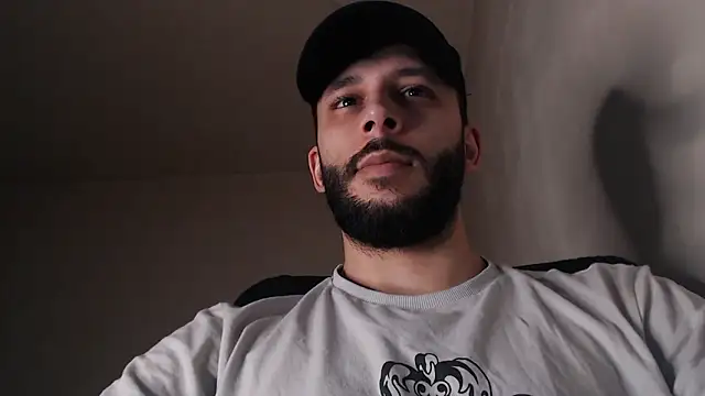 Snapshot of henryaxe chatting on March 9, 9:13 am henryaxe online show from March 9, 9:13 am