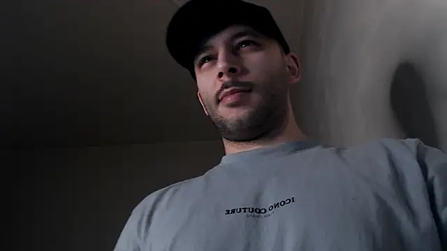 Snapshot of henryaxe chatting on March 17, 11:13 am henryaxe online show from March 17, 11:13 am