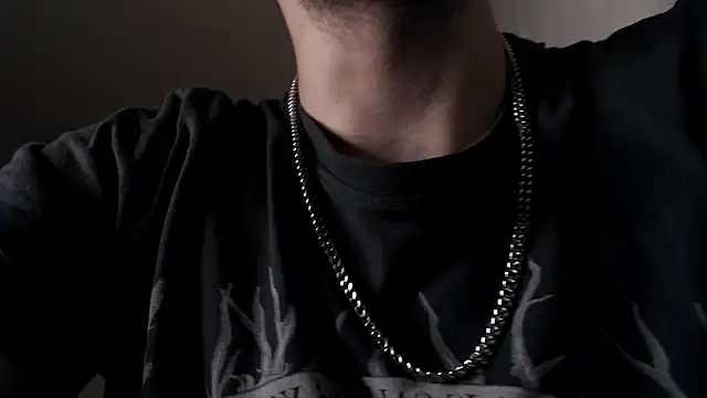 Snapshot of henryaxe chatting on April 2, 9:07 am henryaxe online show from April 2, 9:07 am