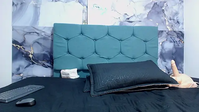 alexa pariss online show from March 4, 7:09 pm