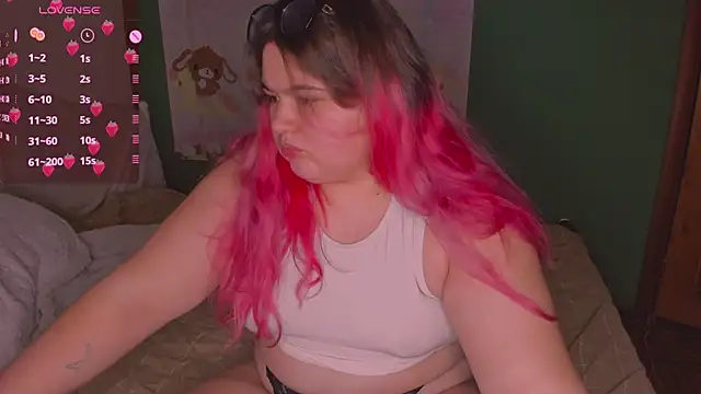 Snapshot of Freakcute_ chatting on March 4, 9:11 pm Freakcute online show from March 4, 9:11 pm