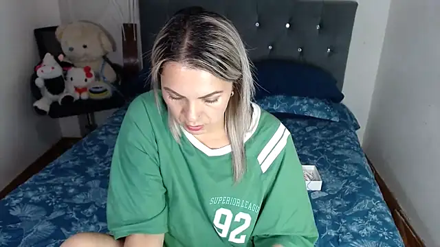 Snapshot of Chantal_hott chatting on March 4, 8:04 pm Chantal hott online show from March 4, 8:04 pm