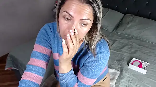 Snapshot of Chantal_hott chatting on March 10, 9:09 pm Chantal hott online show from March 10, 9:09 pm