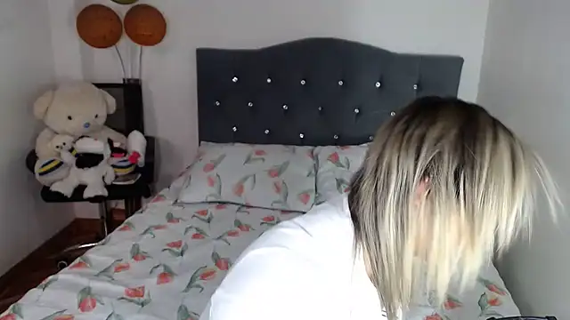 Snapshot of Chantal_hott chatting on March 14, 9:20 pm Chantal hott online show from March 14, 9:20 pm