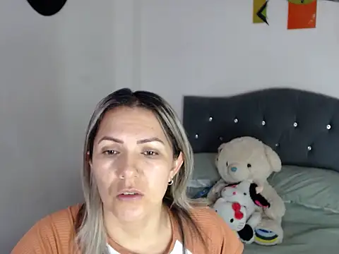 Snapshot of Chantal_hott chatting on March 25, 7:53 pm Chantal hott online show from March 25, 7:53 pm